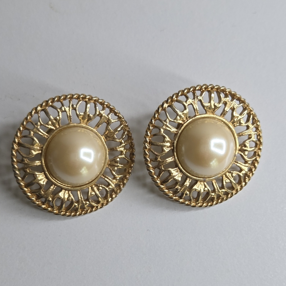 Avon Gold Cream Pearl Clip-On Earrings